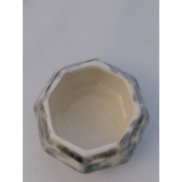 VTG Floral Trinket Box Dish Beautiful Delicate Flower and Leaves on Lid  (9) - Picture 4 of 7